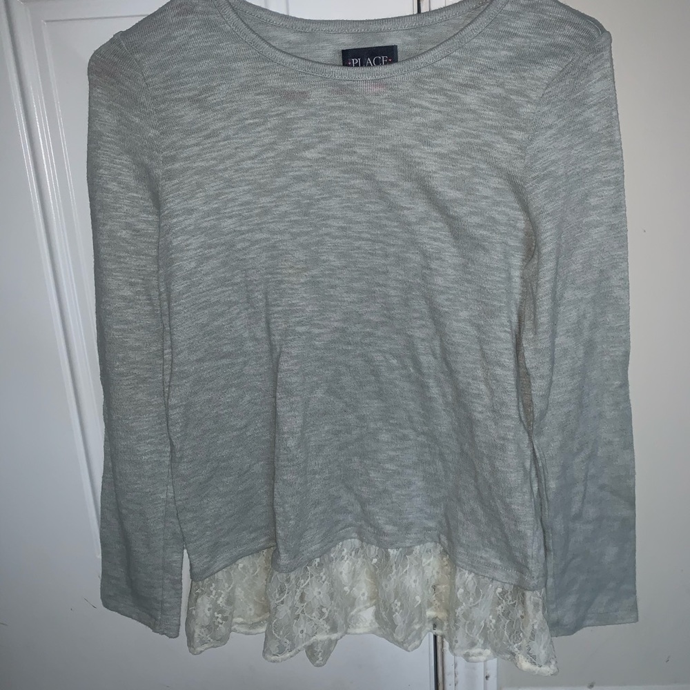 Cute gray tee with white floral mesh!